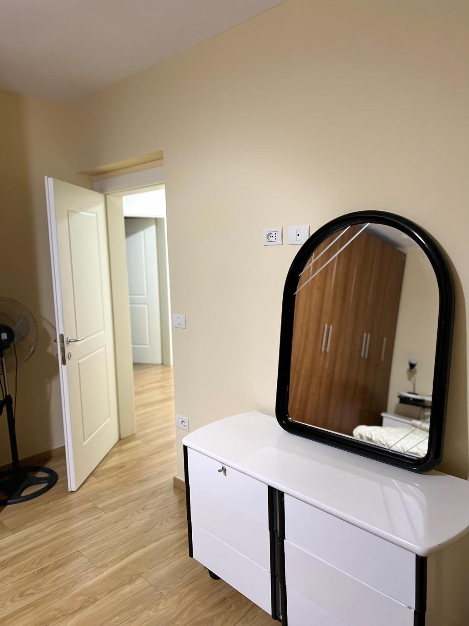 Skanderbeg Square Apartment Тирана Екстер'єр фото
