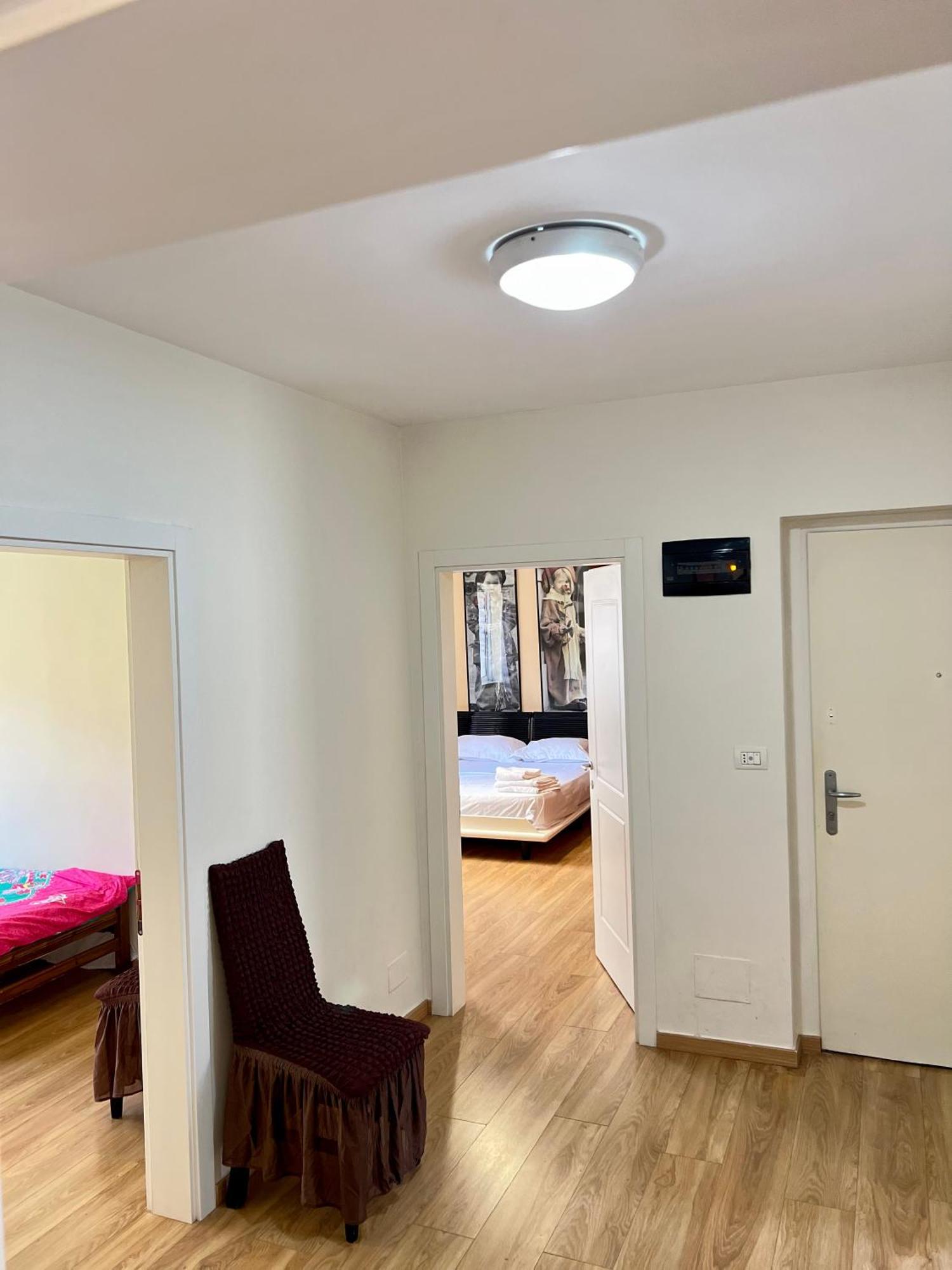 Skanderbeg Square Apartment Тирана Екстер'єр фото
