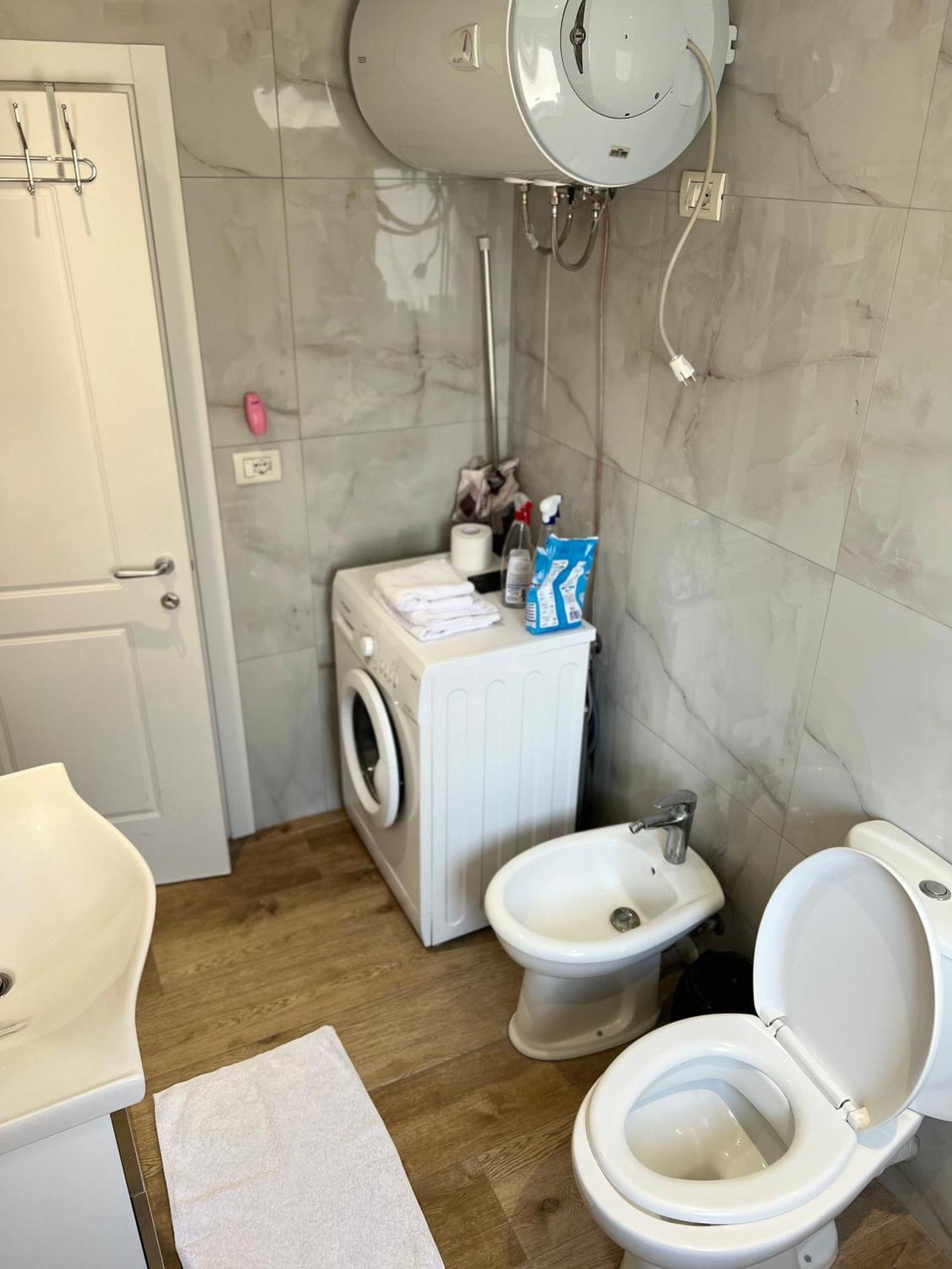 Skanderbeg Square Apartment Тирана Екстер'єр фото
