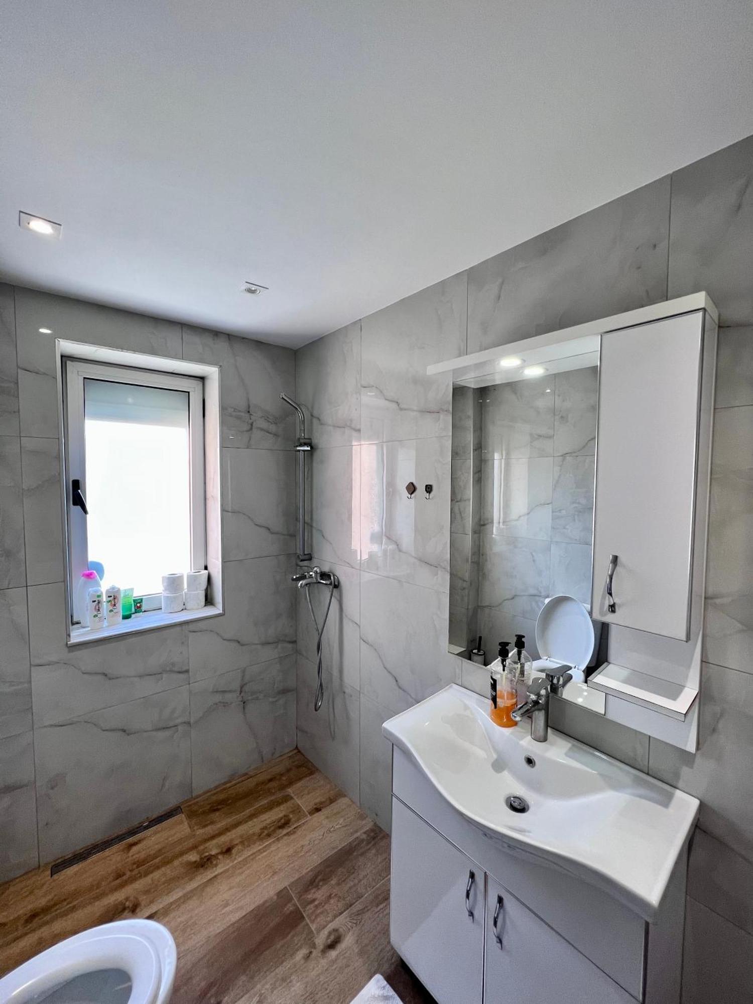 Skanderbeg Square Apartment Тирана Екстер'єр фото
